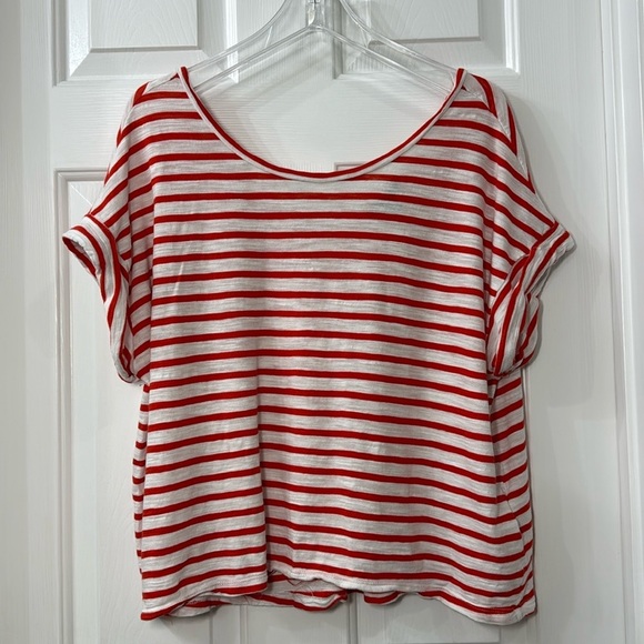 Banana Republic Tops - Banana Republic oversized crop shirt with V back